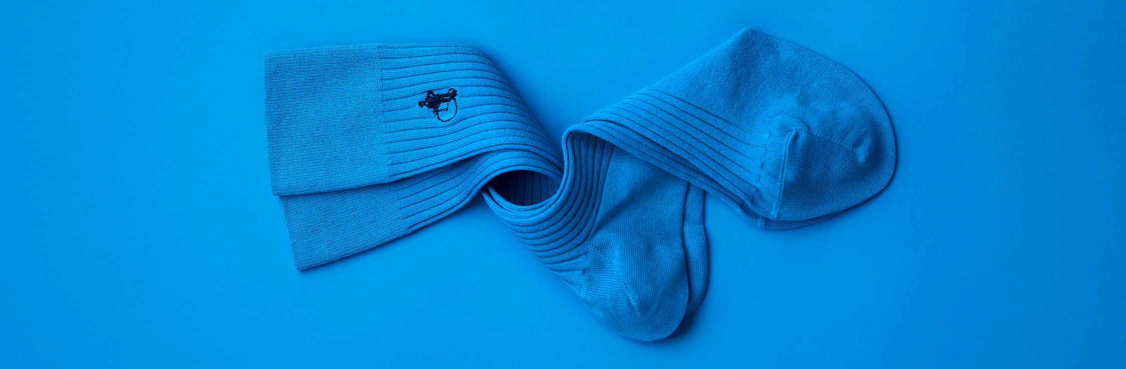 Men’s Style Tips: How to wear turquoise socks