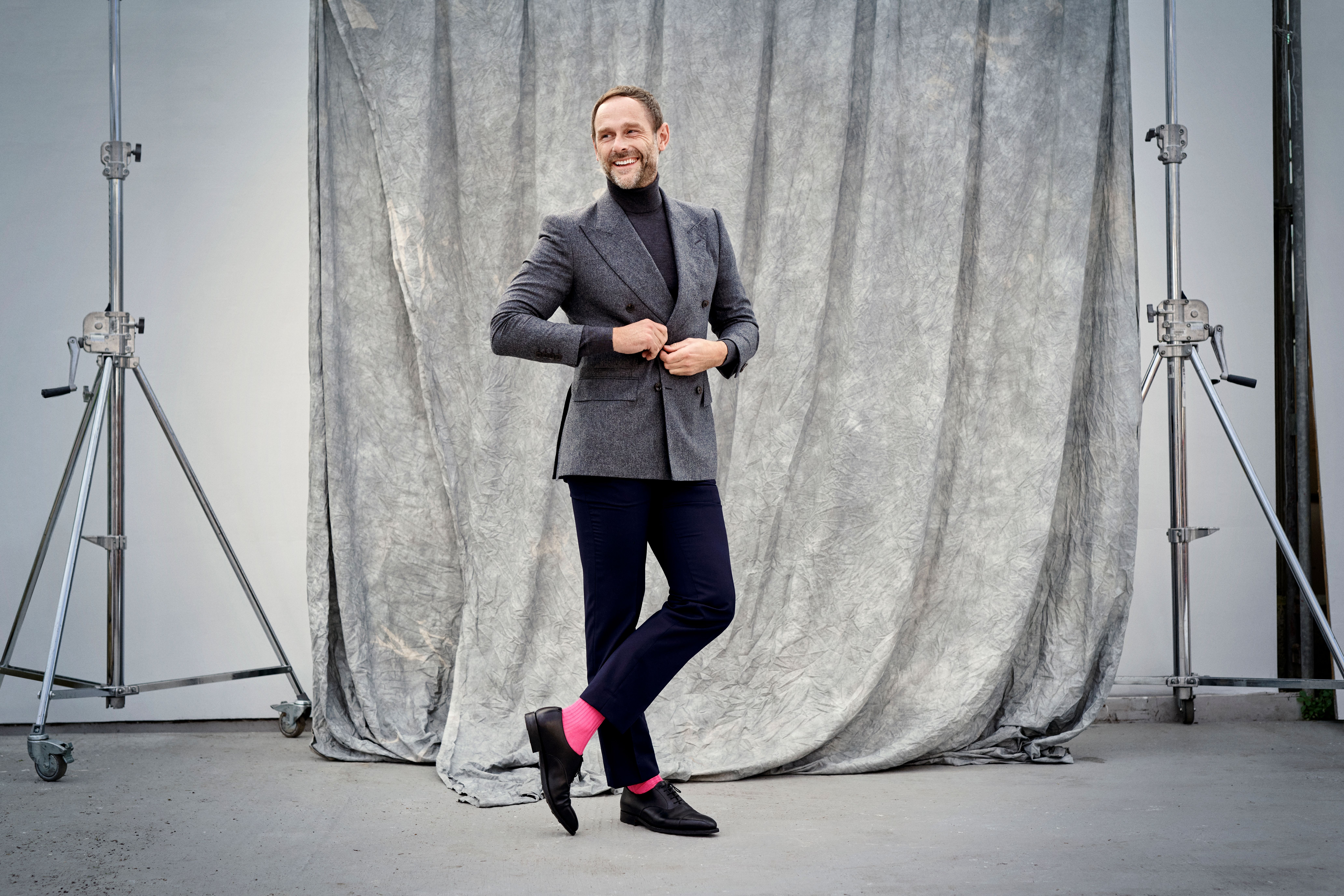 Men’s Style Tips: How to wear pink socks