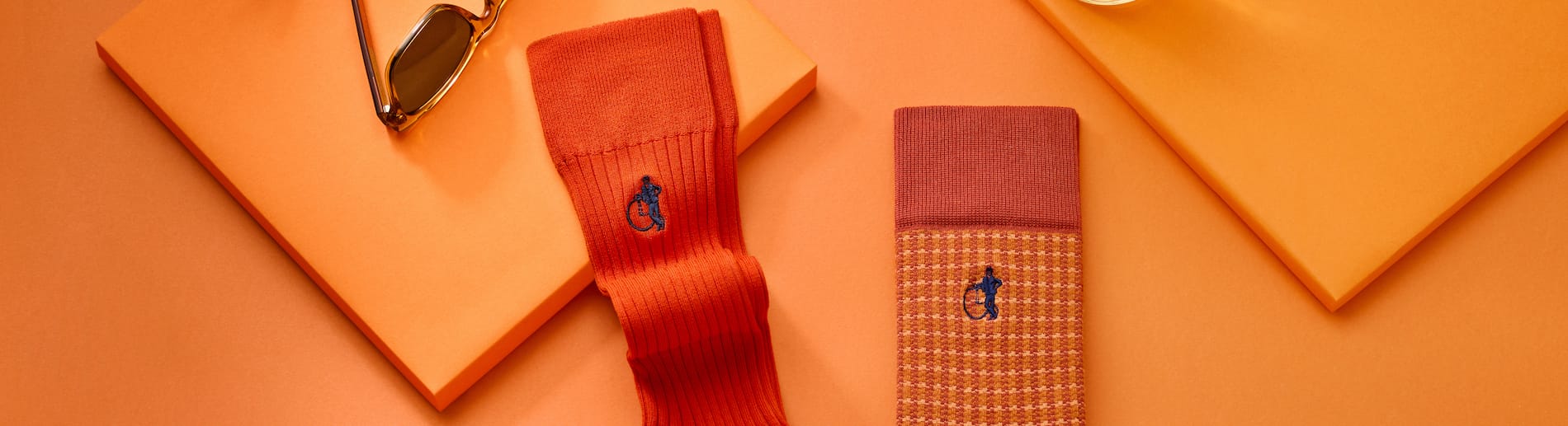 Men’s Style Tips: How to wear orange socks