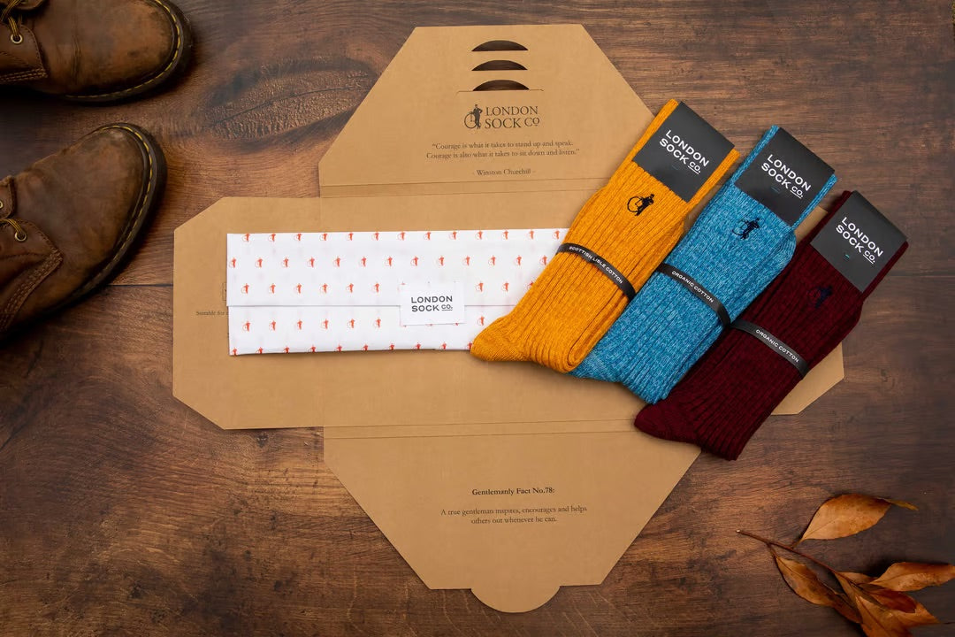 Subscription gift envelope with saffron, light blue and burgundy boot socks